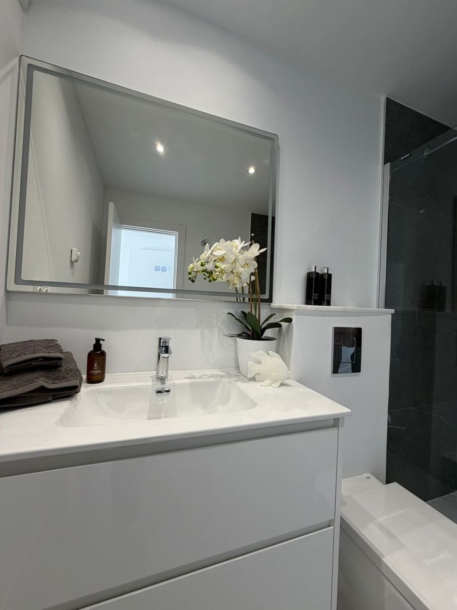 Apartamento de 3 habitaciones en Benahavís en venta con piscina garaje - 795.000 € (Ref: 9862384)