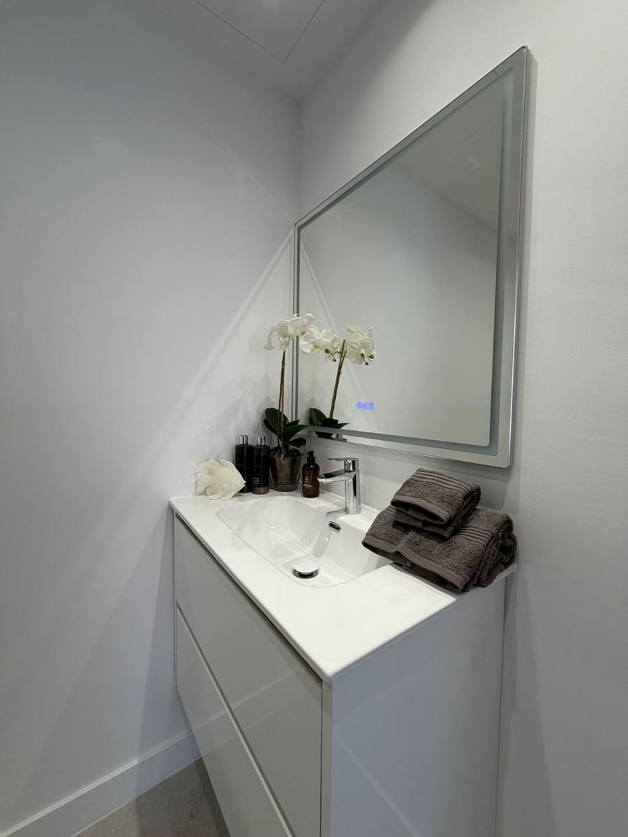 Apartamento de 3 habitaciones en Benahavís en venta con piscina garaje - 795.000 € (Ref: 9862384)