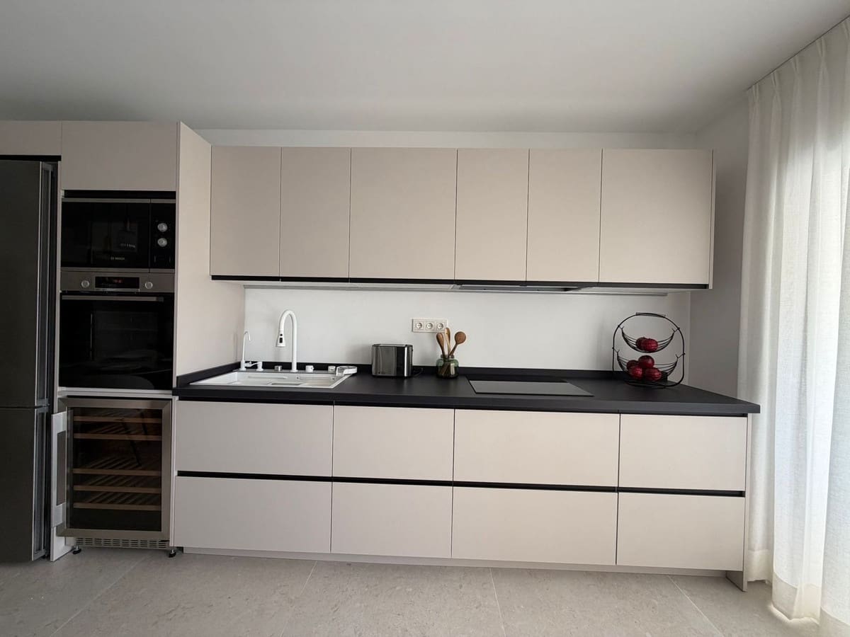 Apartamento de 3 habitaciones en Benahavís en venta con piscina garaje - 795.000 € (Ref: 9862384)
