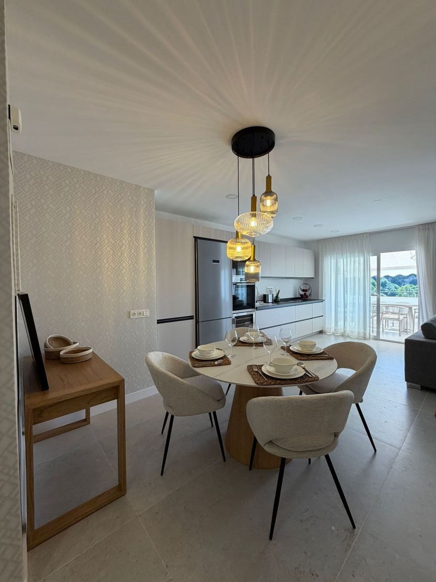 Apartamento de 3 habitaciones en Benahavís en venta con piscina garaje - 795.000 € (Ref: 9862384)