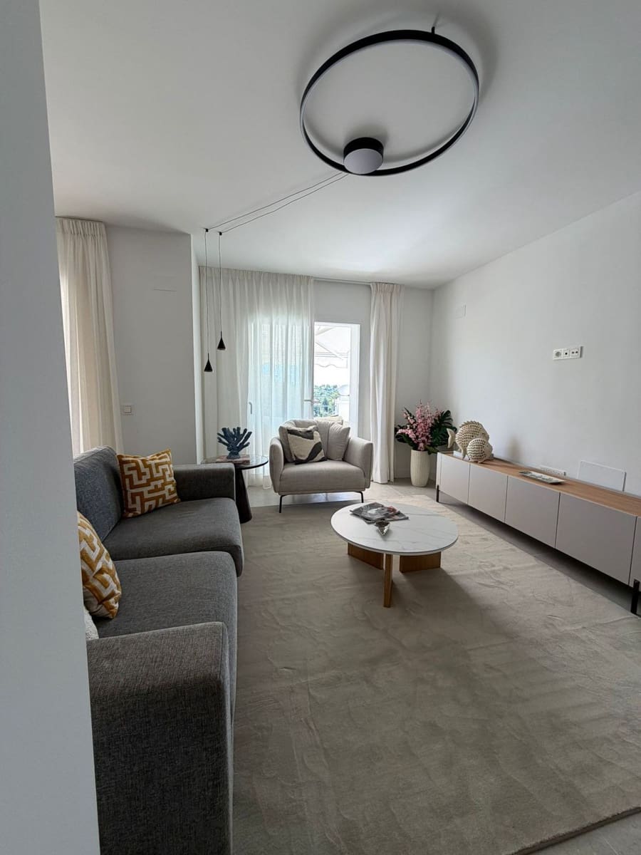 Apartamento de 3 habitaciones en Benahavís en venta con piscina garaje - 795.000 € (Ref: 9862384)