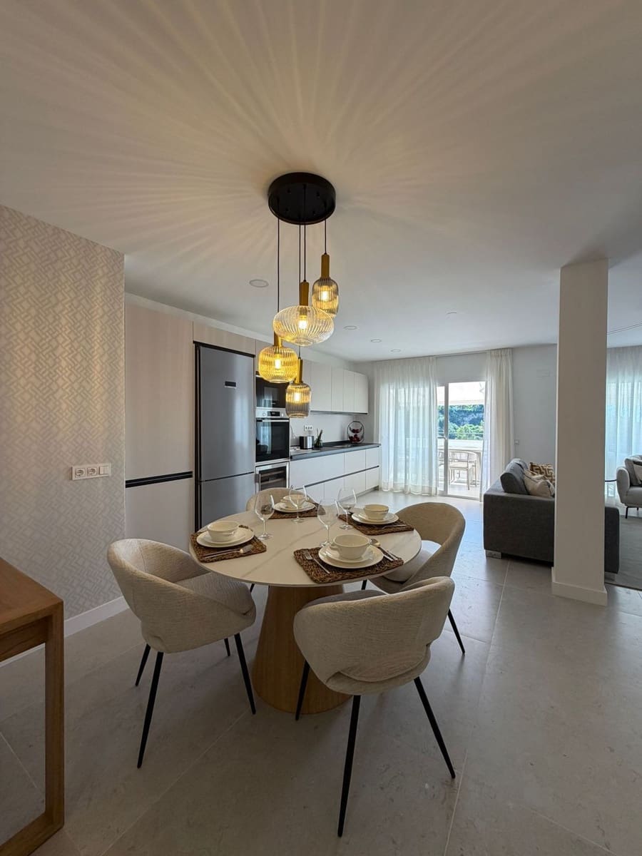 Apartamento de 3 habitaciones en Benahavís en venta con piscina garaje - 795.000 € (Ref: 9862384)