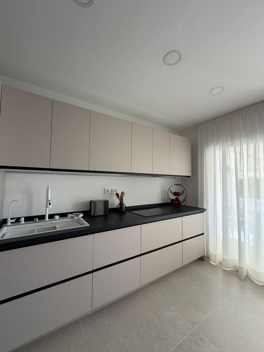 Apartamento de 3 habitaciones en Benahavís en venta con piscina garaje - 795.000 € (Ref: 9862384)