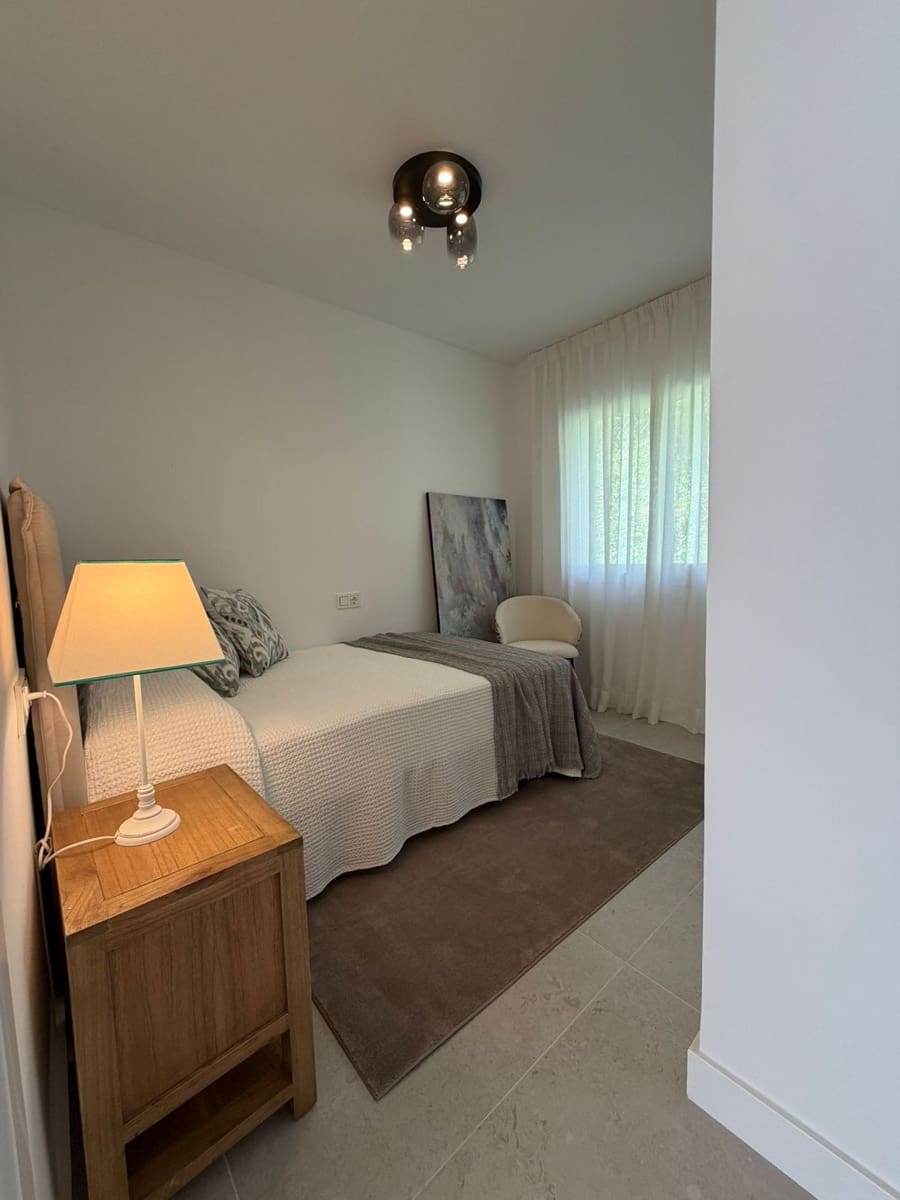 Apartamento de 3 habitaciones en Benahavís en venta con piscina garaje - 795.000 € (Ref: 9862384)