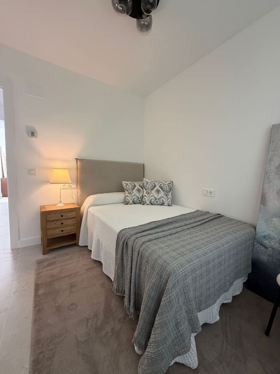 Apartamento de 3 habitaciones en Benahavís en venta con piscina garaje - 795.000 € (Ref: 9862384)