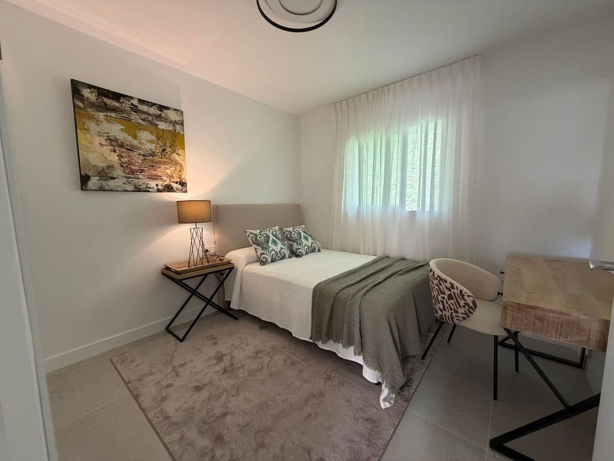 Apartamento de 3 habitaciones en Benahavís en venta con piscina garaje - 795.000 € (Ref: 9862384)