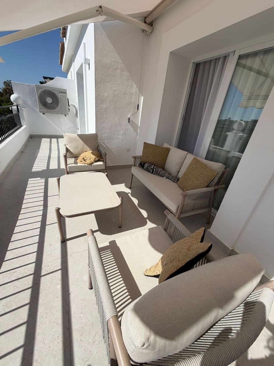 Apartamento de 3 habitaciones en Benahavís en venta con piscina garaje - 795.000 € (Ref: 9862384)