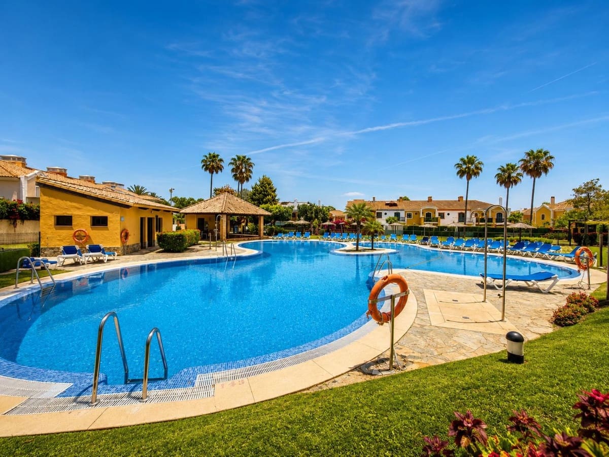 5 bedroom Villa for sale in Guadalmina with pool garage - € 1,450,000 (Ref: 9932712)
