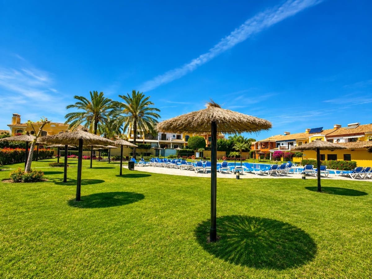 5 bedroom Villa for sale in Guadalmina with pool garage - € 1,450,000 (Ref: 9932712)