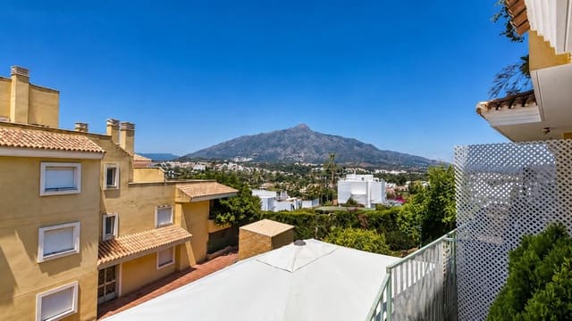 1 soveværelse Lejlighed til salg i Nueva Andalucia, Marbella med swimmingpool garage - € 349.000 (Ref: 9944363)