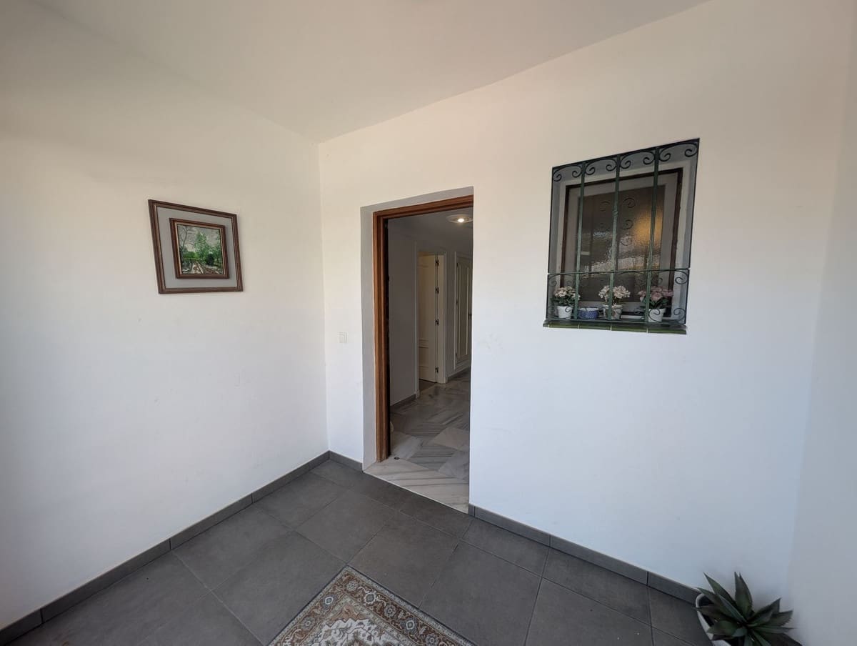   3 soveværelse   ferieByhus i Atalaya-Isdabe   med   swimmingpool  garage  - € 600 (Ref: 9946654)