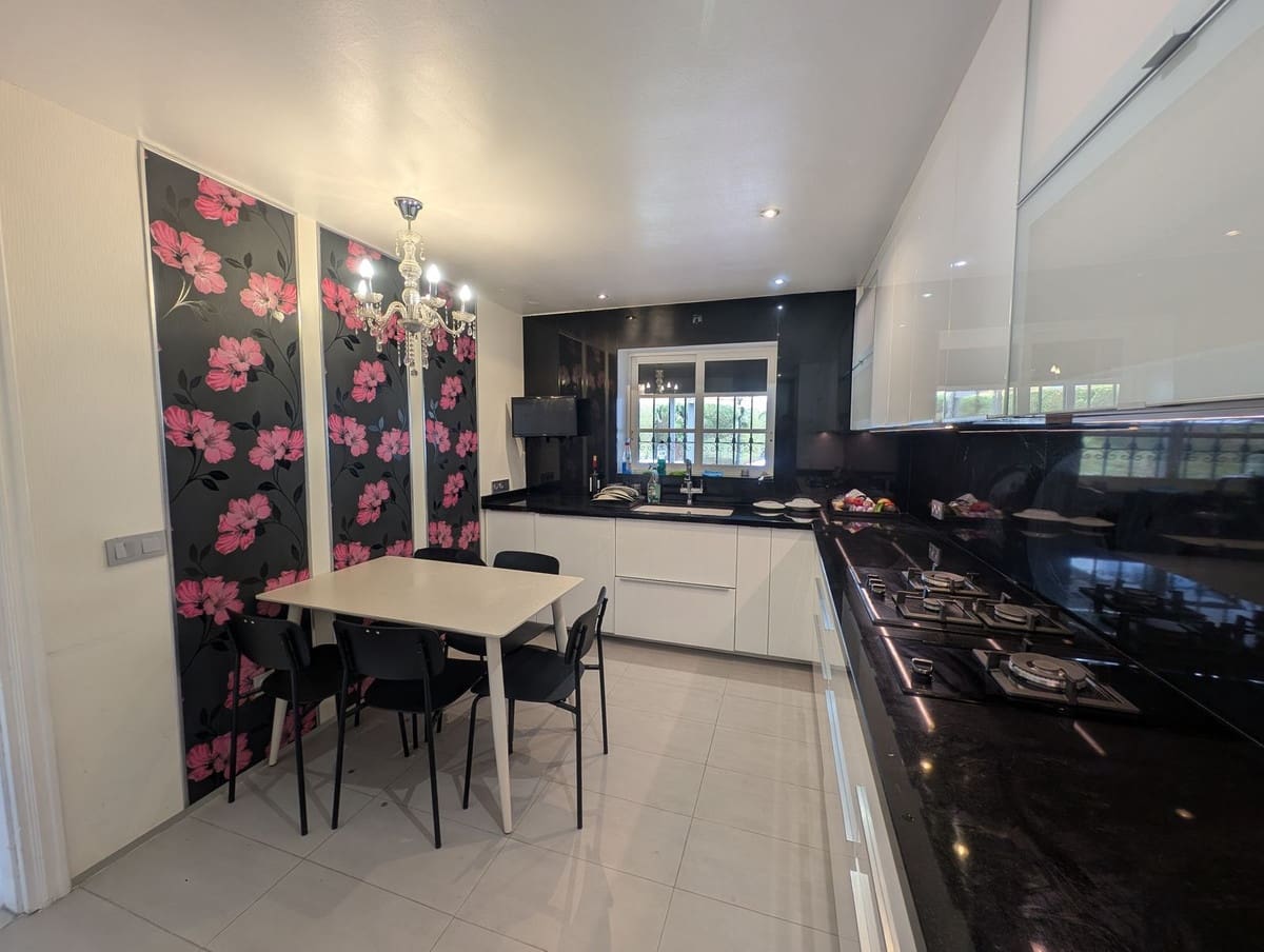   3 soveværelse   ferieByhus i Atalaya-Isdabe   med   swimmingpool  garage  - € 600 (Ref: 9946654)