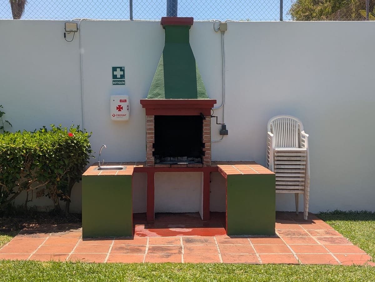   3 soveværelse   ferieByhus i Atalaya-Isdabe   med   swimmingpool  garage  - € 600 (Ref: 9946654)