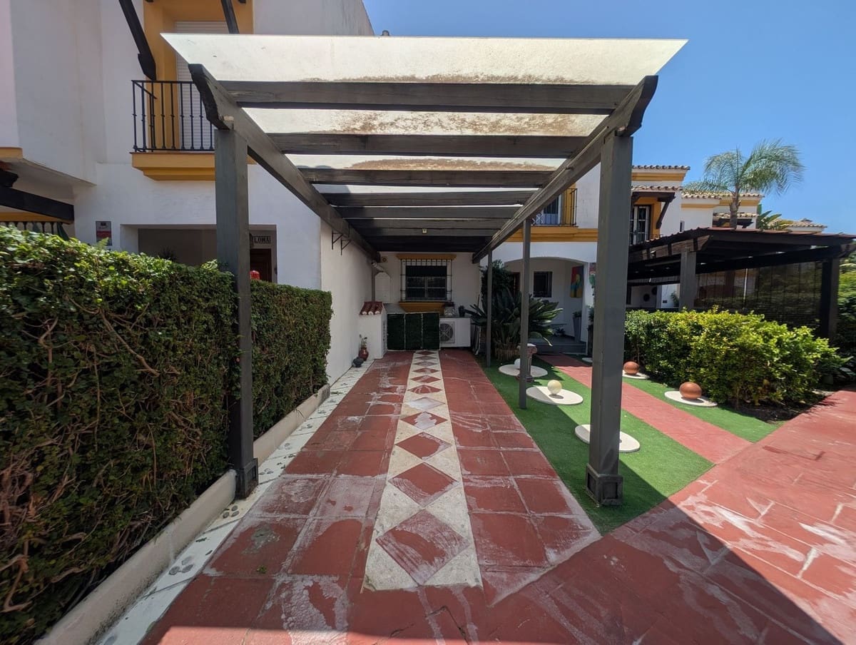   3 soveværelse   ferieByhus i Atalaya-Isdabe   med   swimmingpool  garage  - € 600 (Ref: 9946654)
