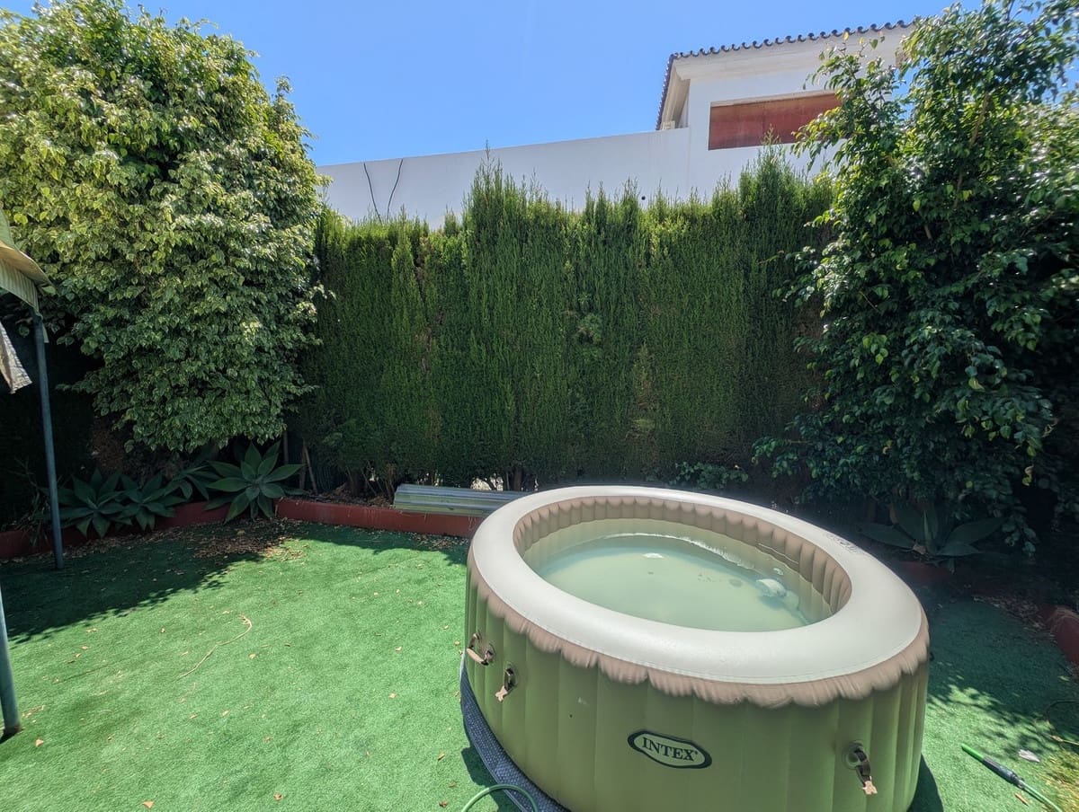   3 soveværelse   ferieByhus i Atalaya-Isdabe   med   swimmingpool  garage  - € 600 (Ref: 9946654)
