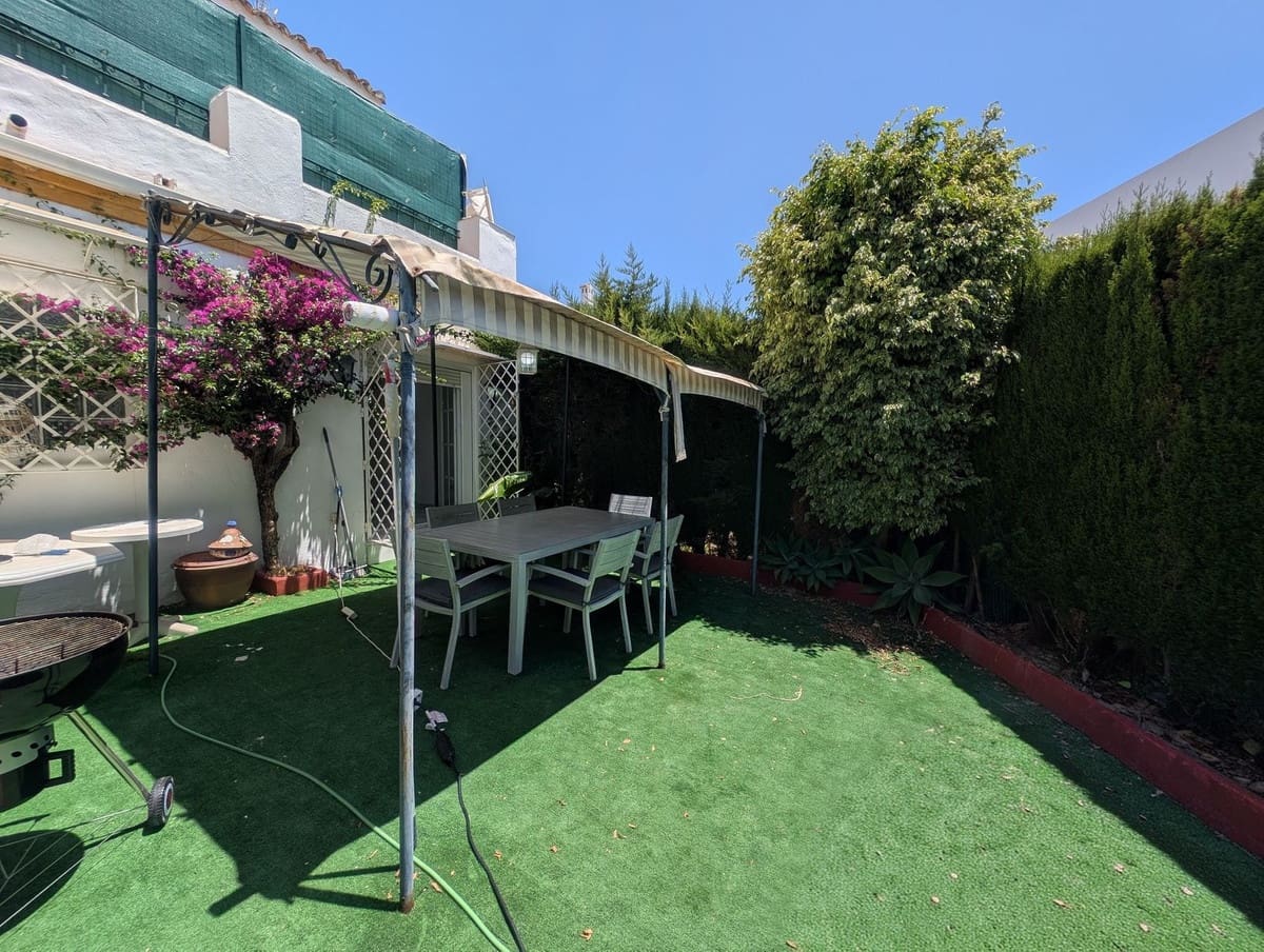   3 soveværelse   ferieByhus i Atalaya-Isdabe   med   swimmingpool  garage  - € 600 (Ref: 9946654)