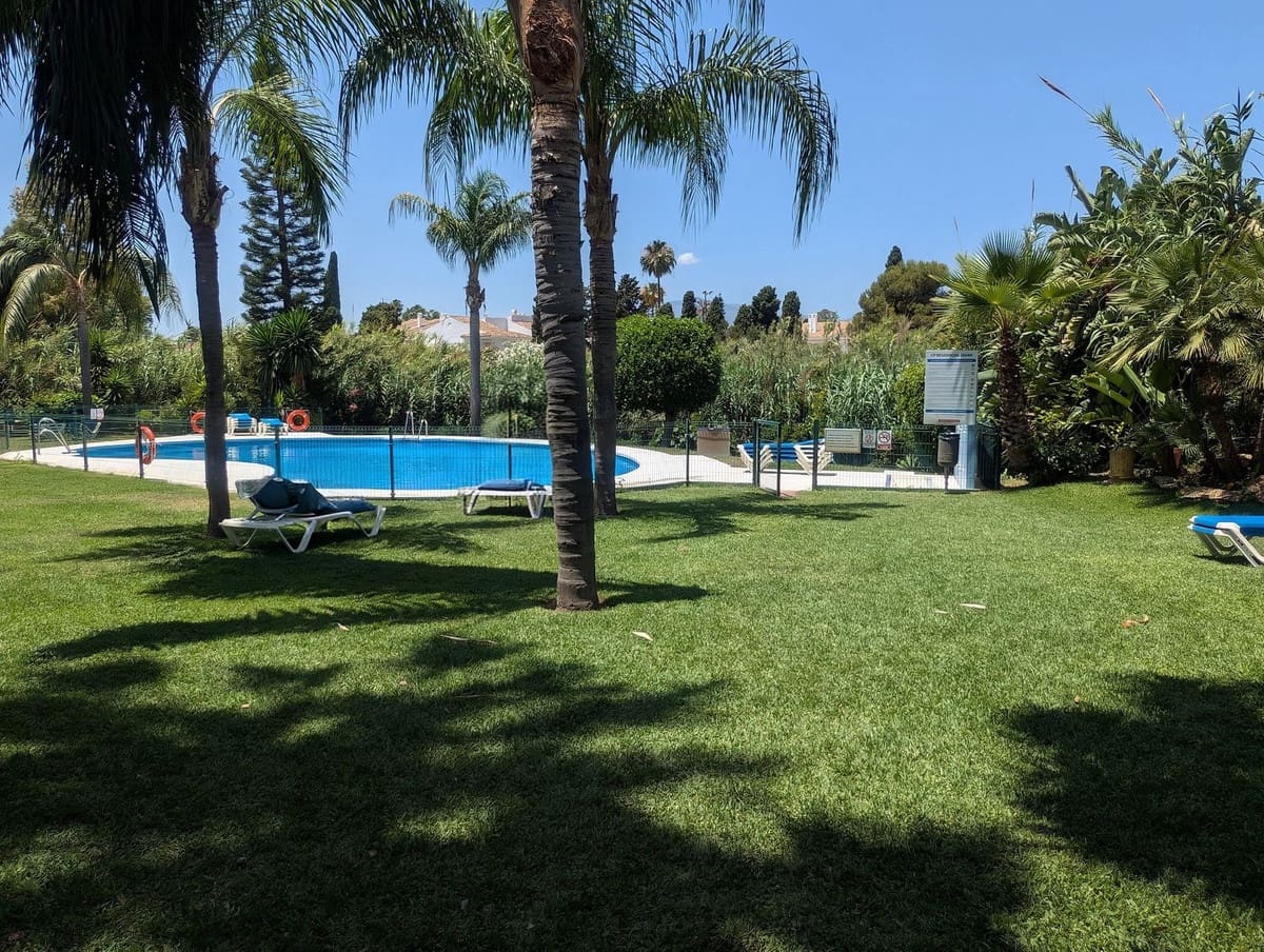   3 soveværelse   ferieByhus i Atalaya-Isdabe   med   swimmingpool  garage  - € 600 (Ref: 9946654)