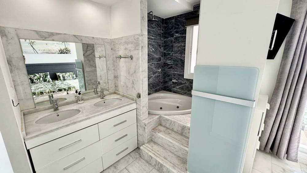 Apartamento de 2 habitaciones en Hacienda del Alamo en venta con piscina garaje - 199.950 € (Ref: 10021444)
