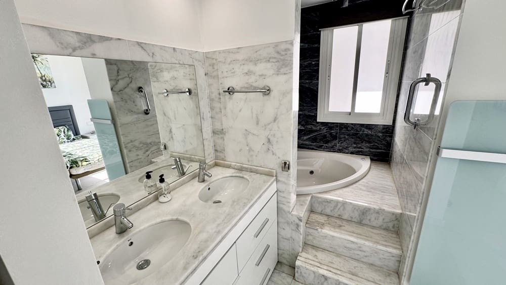 Apartamento de 2 habitaciones en Hacienda del Alamo en venta con piscina garaje - 199.950 € (Ref: 10021444)