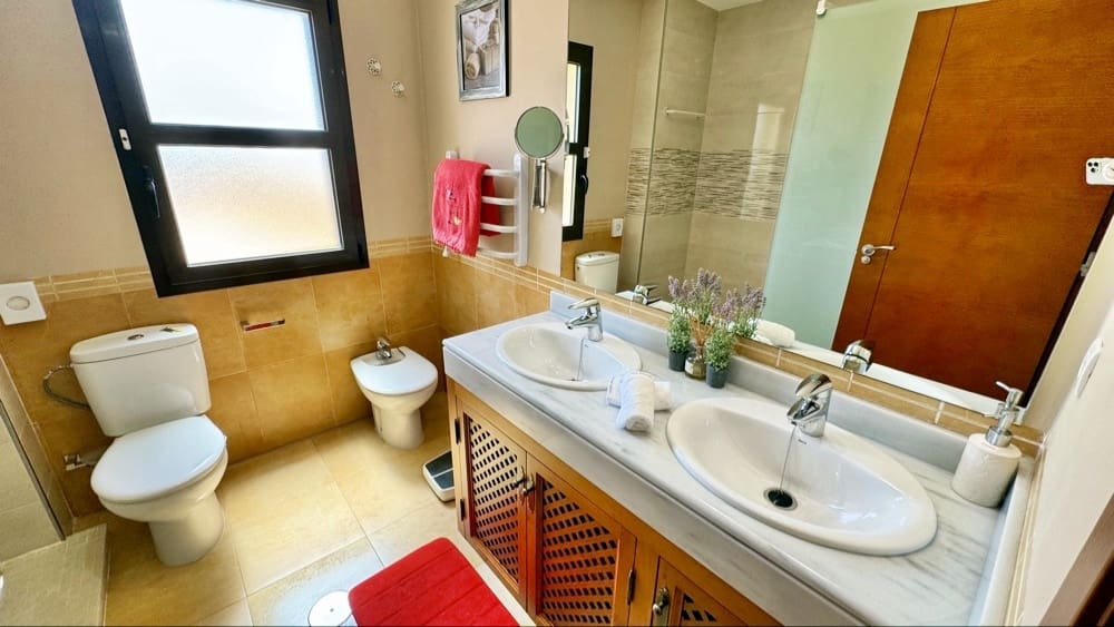 3 makuuhuone Huvila myytävänä paikassa Hacienda del Alamo mukana uima-altaan 
autotalli - 595 000 € (Ref: 10070194)