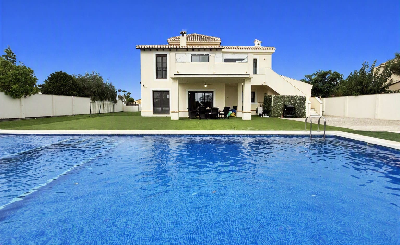 Chalet de 4 habitaciones en Hacienda del Alamo en venta con piscina garaje - 695.000 € (Ref: 10076999)