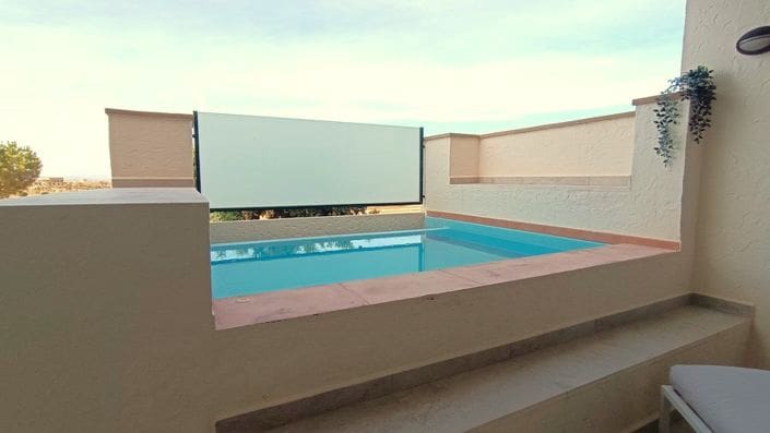 2 soverom Leilighet til salgs i Hacienda del Alamo med svømmebasseng garasje - € 200 000 (Ref: 9266712)