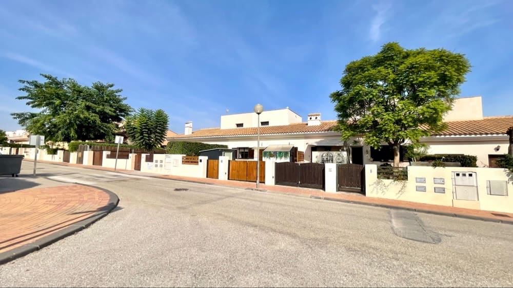 2 bedroom Villa for sale in Hacienda del Alamo with pool garage - € 222,000 (Ref: 9372229)