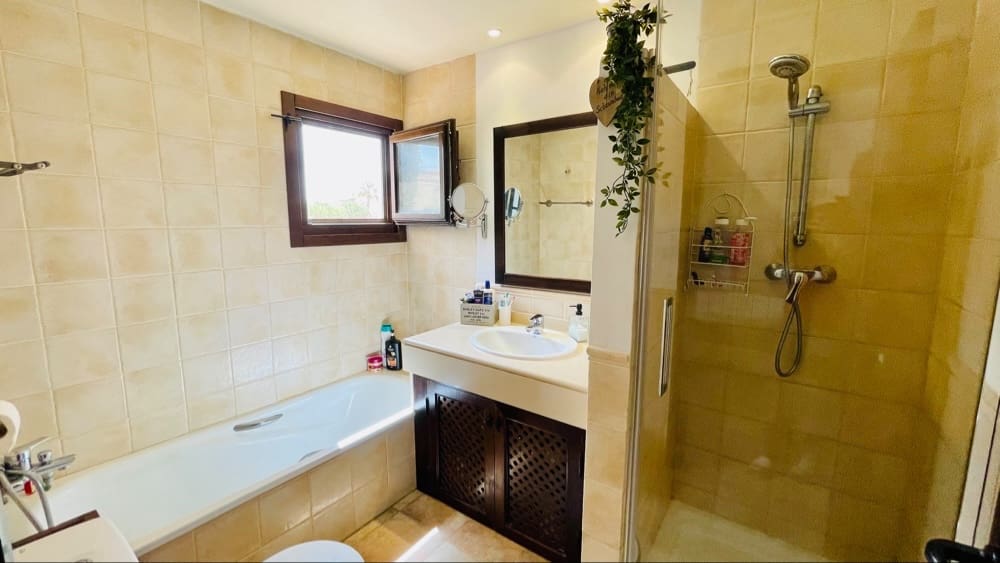 3 bedroom Villa for sale in Hacienda del Alamo with garage - € 324,949 (Ref: 9386590)