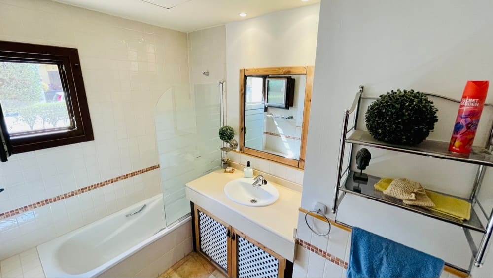 3 bedroom Villa for sale in Hacienda del Alamo with garage - € 324,949 (Ref: 9386590)