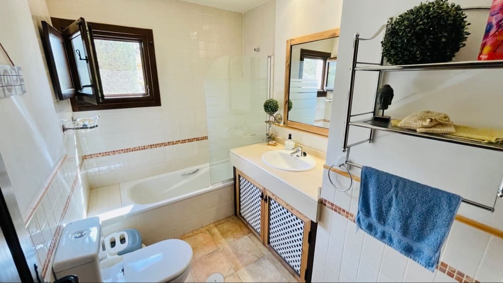 3 bedroom Villa for sale in Hacienda del Alamo with garage - € 324,949 (Ref: 9386590)