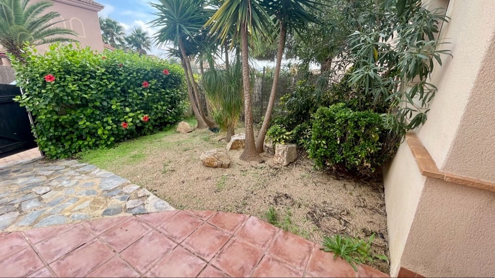 2 bedroom Villa for sale in Hacienda del Alamo with pool - € 149,950 (Ref: 9386626)