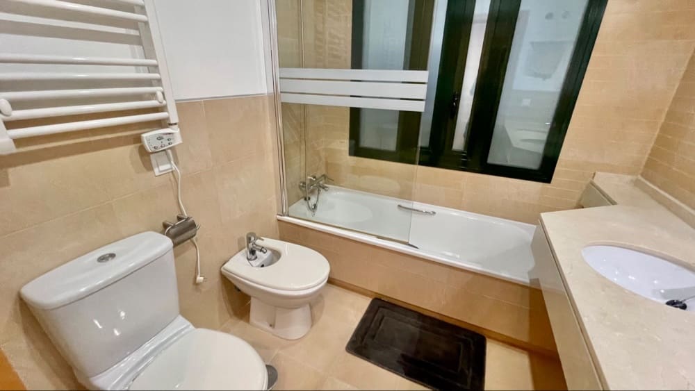 2 sypialnia Apartament na sprzedaż w Hacienda del Alamo z basenem garażem - 144 949 € (Ref: 9396869)