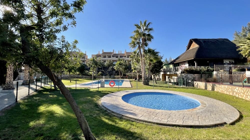 2 soveværelse Penthouse til salg i Hacienda del Alamo med swimmingpool garage - € 145.500 (Ref: 9442860)