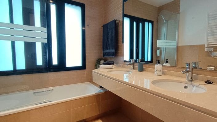 2 bedroom Apartment for sale in Hacienda del Alamo with pool garage - € 200,000 (Ref: 9523268)