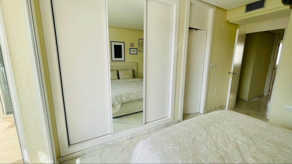 3 bedroom Apartment for sale in Hacienda del Alamo with pool garage - € 175,000 (Ref: 9523272)