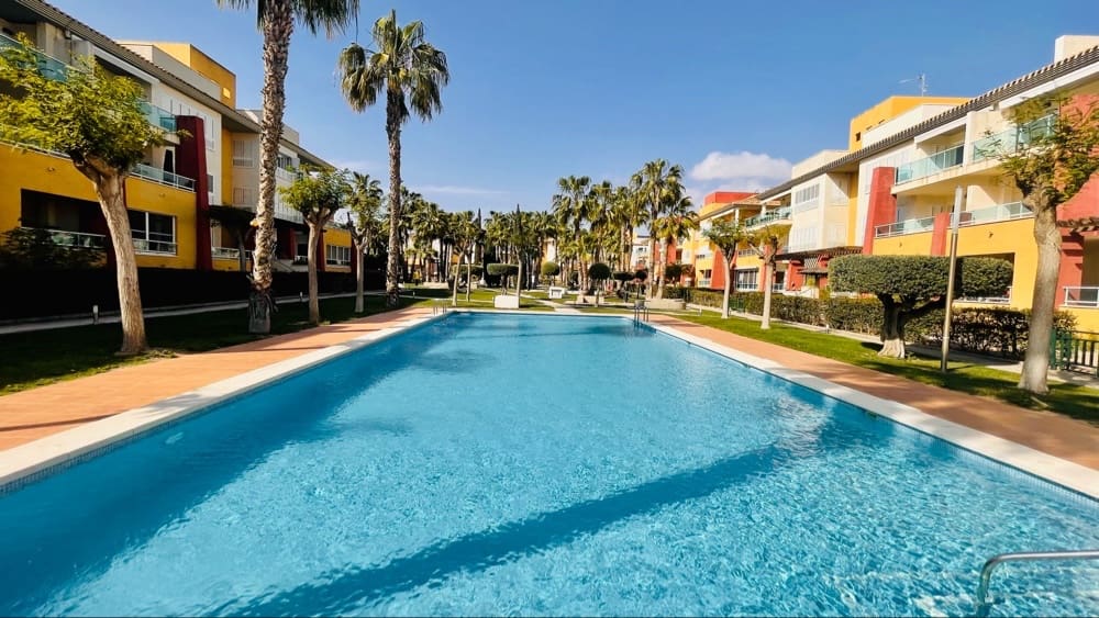 3 bedroom Apartment for sale in Hacienda del Alamo with pool garage - € 175,000 (Ref: 9523272)