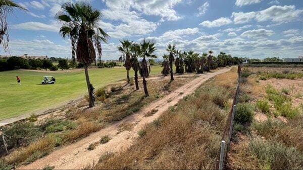 Terreno para Construção para venda em Hacienda del Alamo - 109 995 € (Ref: 9556121)