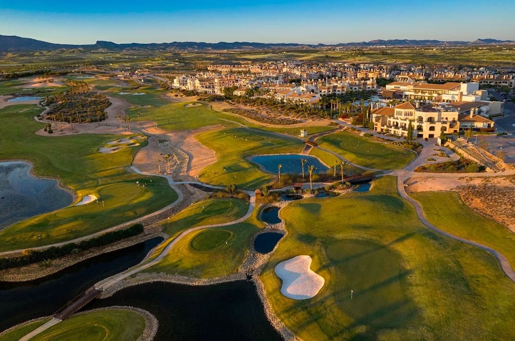 2 soverom Leilighet til salgs i Hacienda del Alamo med svømmebasseng garasje - € 159 000 (Ref: 9731190)