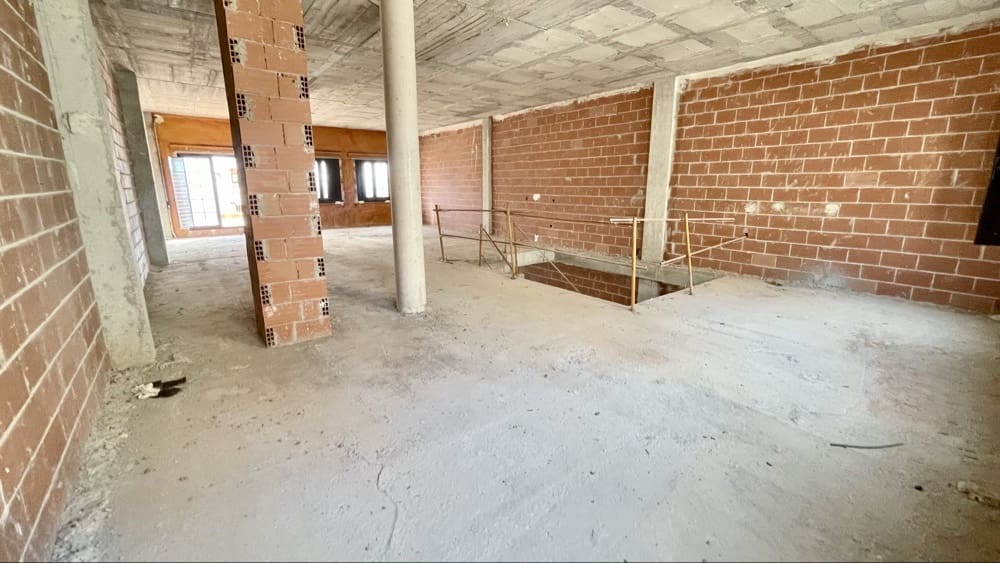 2 bedroom Commercial for sale in Hacienda del Alamo with pool garage - € 179,000 (Ref: 9735948)