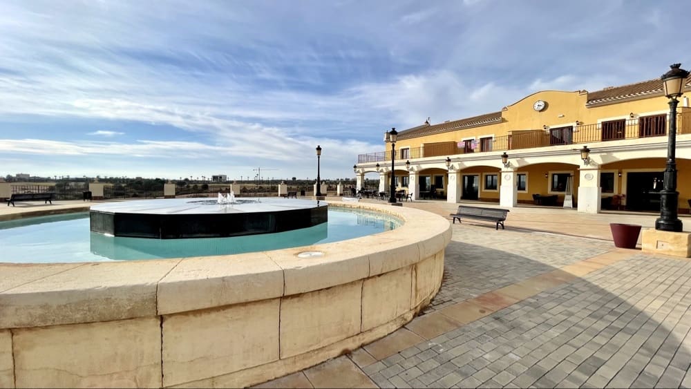 2 bedroom Commercial for sale in Hacienda del Alamo with pool garage - € 179,000 (Ref: 9735948)