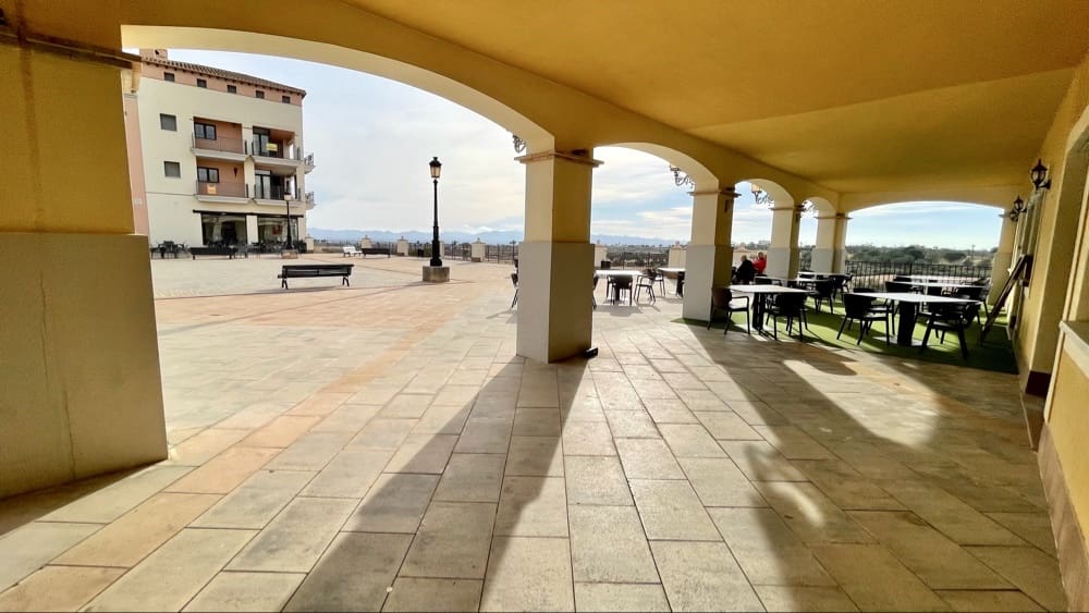 Commercieel te koop in Hacienda del Alamo met zwembad garage - € 179.000 (Ref: 9759554)