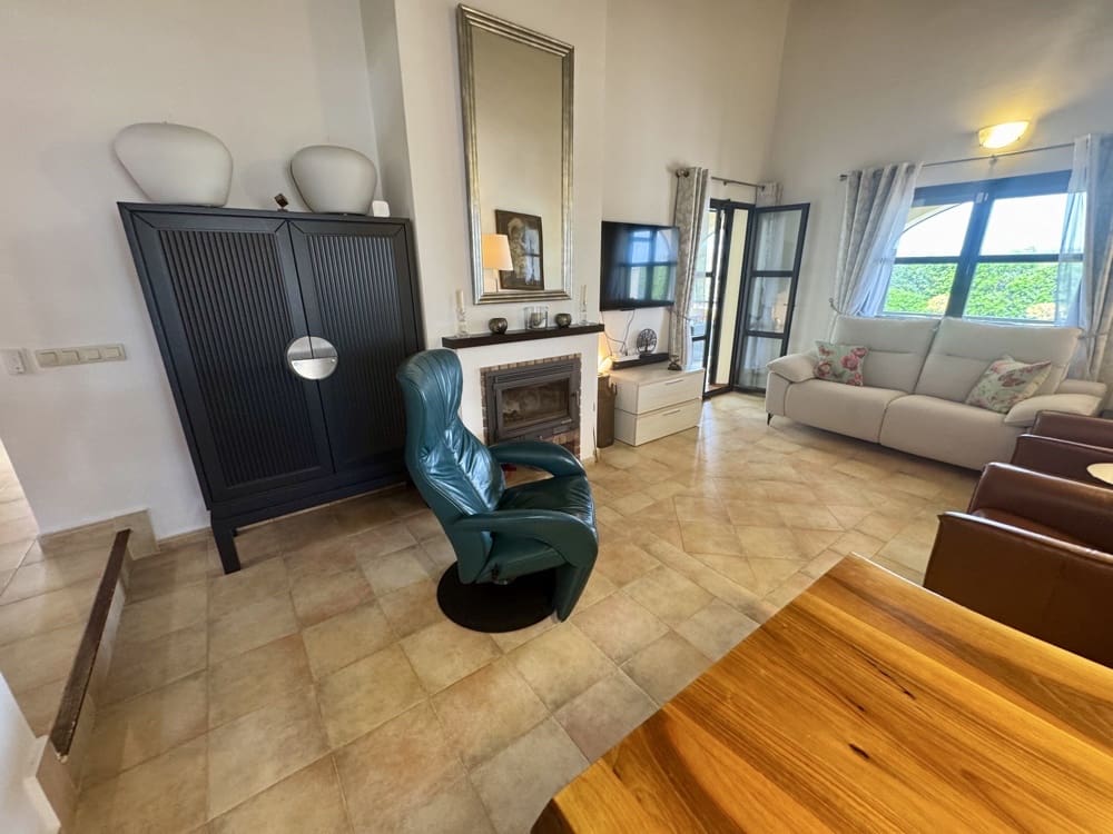 3 sypialnia Willa na sprzedaż w Hacienda del Alamo z basenem garażem - 429 999 € (Ref: 9798109)