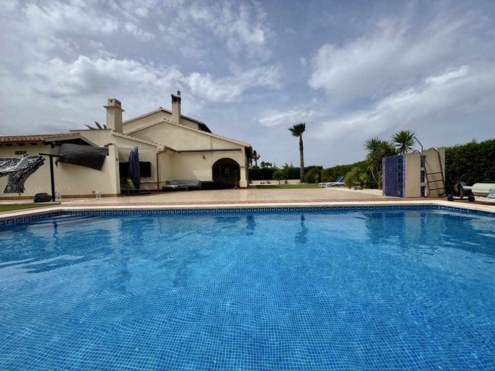 3 sypialnia Willa na sprzedaż w Hacienda del Alamo z basenem garażem - 429 999 € (Ref: 9798109)