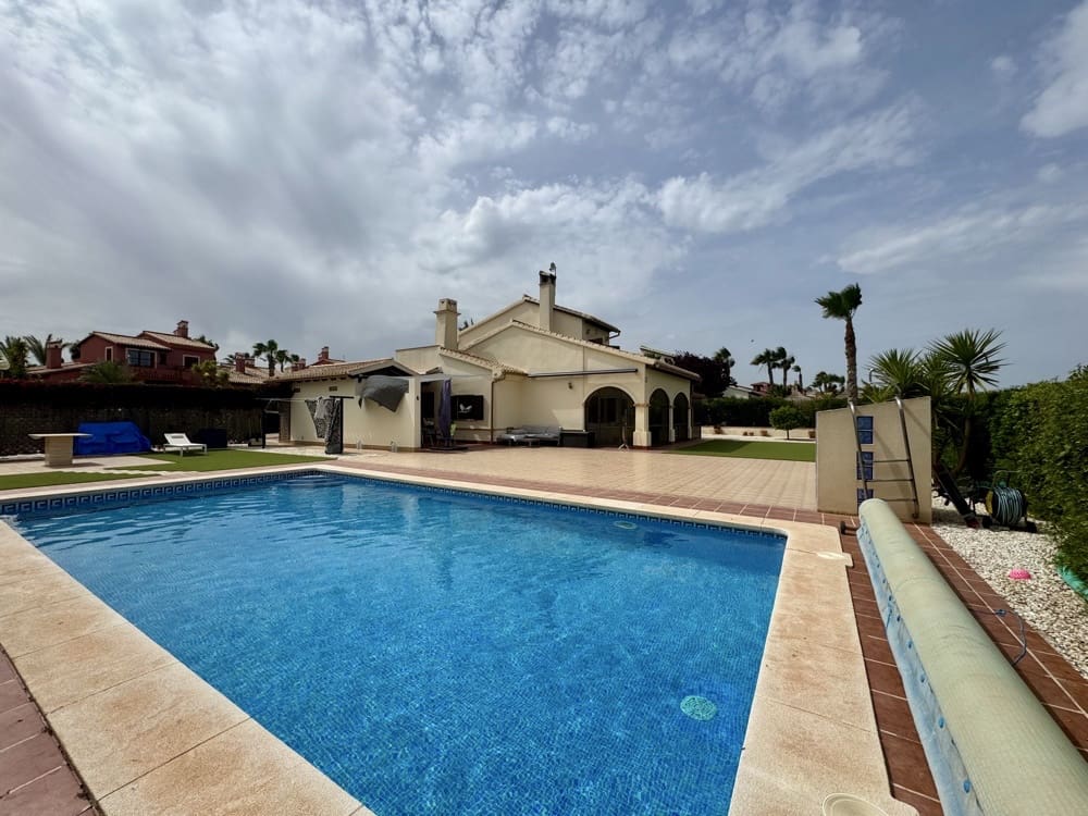 3 sypialnia Willa na sprzedaż w Hacienda del Alamo z basenem garażem - 429 999 € (Ref: 9798109)