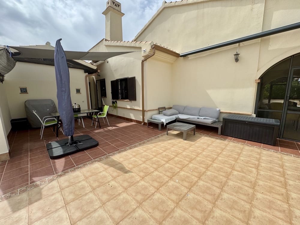 3 sypialnia Willa na sprzedaż w Hacienda del Alamo z basenem garażem - 429 999 € (Ref: 9798109)