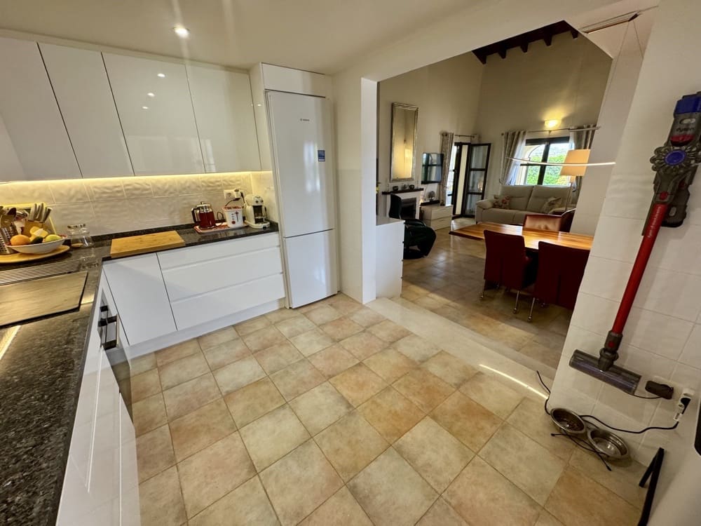 3 sypialnia Willa na sprzedaż w Hacienda del Alamo z basenem garażem - 429 999 € (Ref: 9798109)