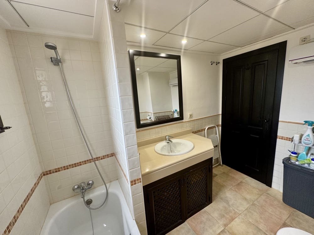 3 sypialnia Willa na sprzedaż w Hacienda del Alamo z basenem garażem - 429 999 € (Ref: 9798109)