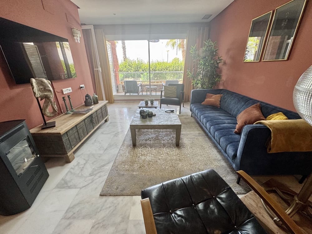 Apartamento de 2 habitaciones en Hacienda del Alamo en venta con piscina garaje - 174.000 € (Ref: 9812415)