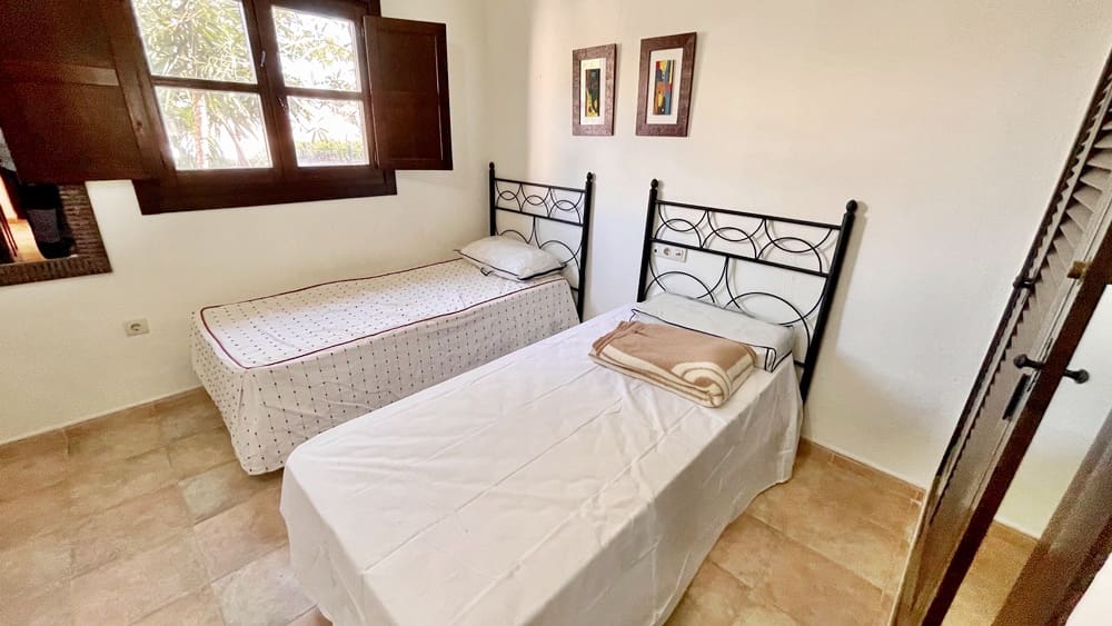 2 makuuhuone Huvila myytävänä paikassa Hacienda del Alamo mukana uima-altaan 
autotalli - 164 950 € (Ref: 9887958)
