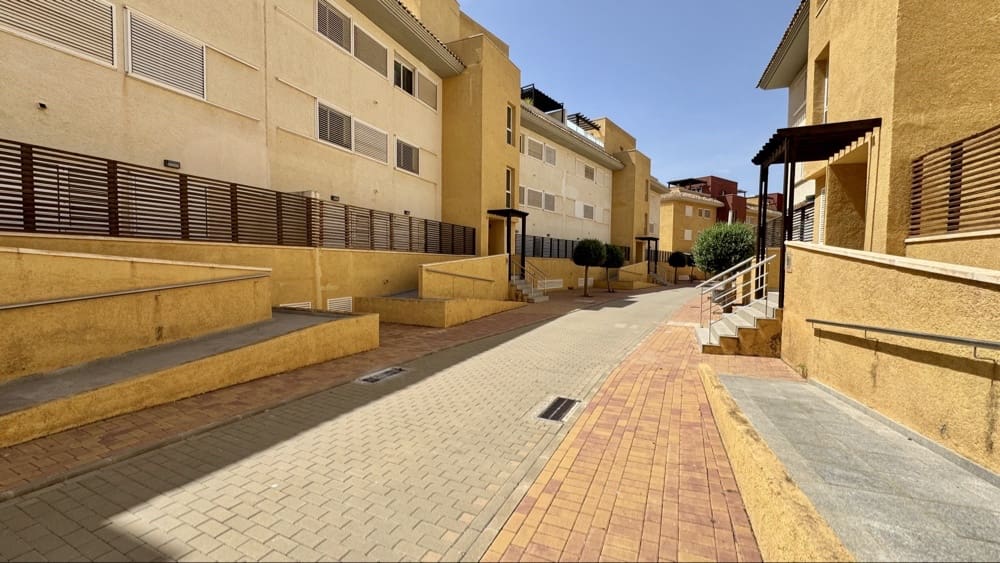 Apartamento de 2 habitaciones en Hacienda del Alamo en venta con piscina garaje - 199.990 € (Ref: 9909345)